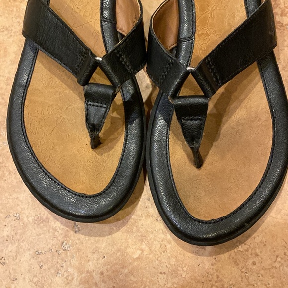 Born black flip flops size 9 - Picture 2 of 6